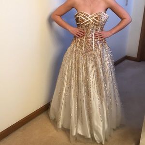 Stunning Strapless Prom Dress!